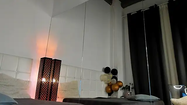 Snapshot of AmiraRees chatting on December 2025 06:50:01 AM AmiraRees online show from December 2025 06:50:01 AM