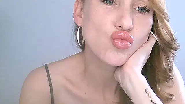 Snapshot of Eliza-Tastys-_ chatting on September 2025 12:45:01 PM Eliza-Tastys- online show from September 2025 12:45:01 PM