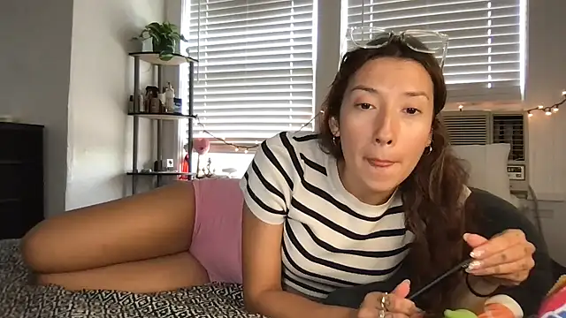 yoursweetestlilly online show from September 2025 11:32:01 PM