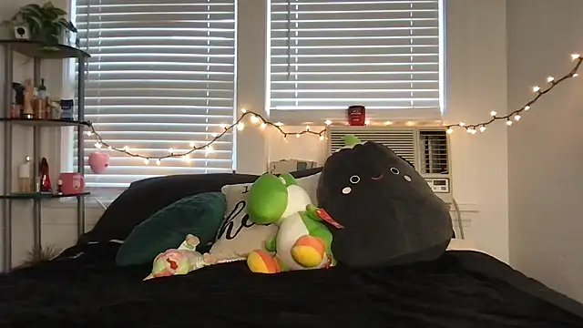 yoursweetestlilly online show from November 2025 04:10:05 PM