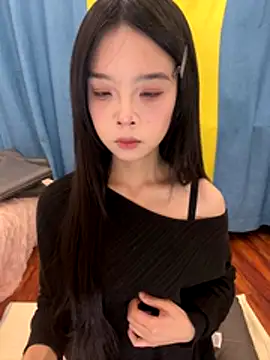 qiqi x online show from December 2025 01:57:01 PM