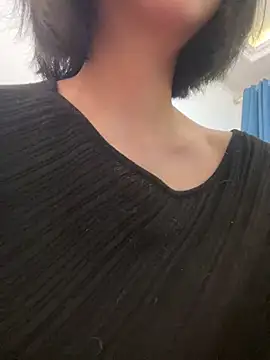 qiqi x online show from February 2026 01:55:02 PM