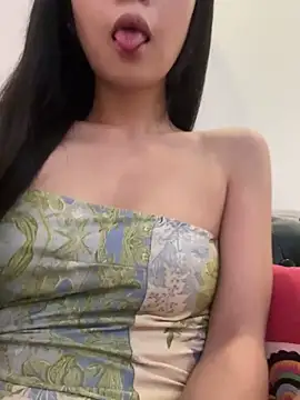 qiqi x online show from December 2025 04:07:01 PM