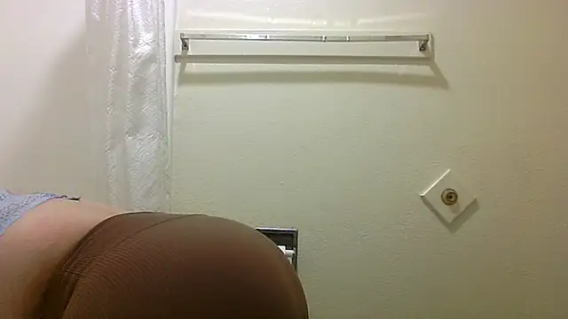 juiicy001 online show from February 2026 01:41:02 PM