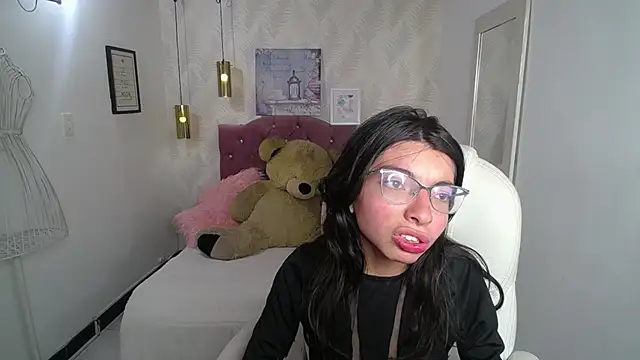 alllyson  online show from December 2025 07:57:01 PM