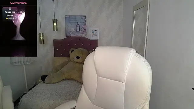 alllyson  online show from November 2025 07:52:02 PM