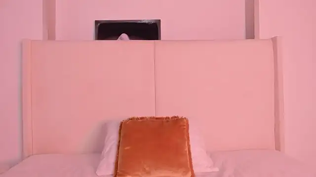 Sofi glow online show from April 2026 09:34:02 PM