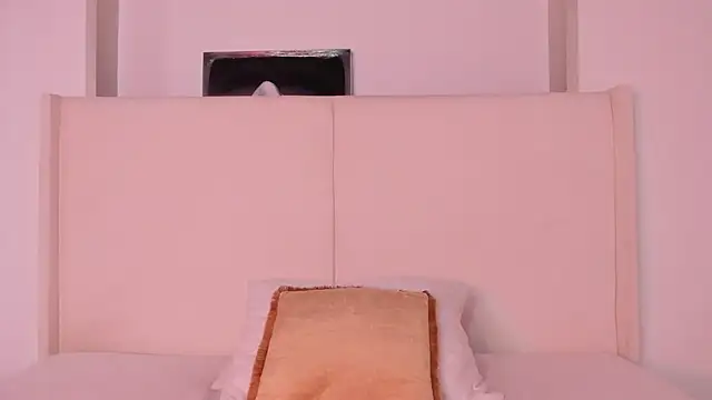 Sofi glow online show from April 2026 09:39:33 PM