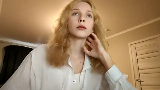 Fafa Fluff online show from September 2025 02:12:01 PM