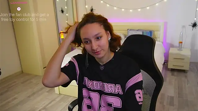 Snapshot of LilyannRosse chatting on October 2025 07:07:01 AM LilyannRosse online show from October 2025 07:07:01 AM