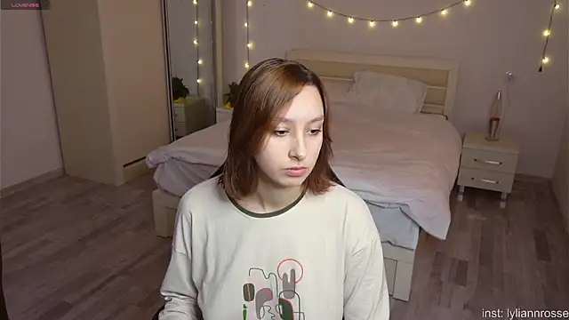 Snapshot of LilyannRosse chatting on November 2025 07:12:01 AM LilyannRosse online show from November 2025 07:12:01 AM