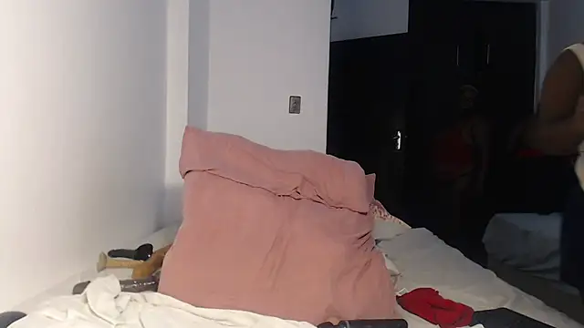 lady-zeei online show from April 2026 05:30:01 PM