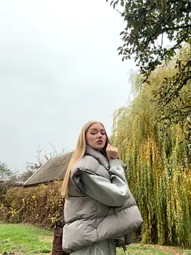 MilaMoone online show from November 2025 12:43:02 PM