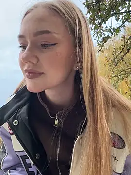 MilaMoone online show from November 2025 01:15:01 PM