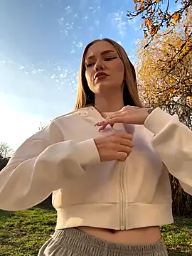 MilaMoone online show from November 2025 12:27:01 PM