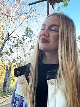 MilaMoone online show from November 2025 11:48:03 AM