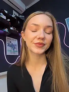 MilaMoone online show from March 2026 11:10:01 AM