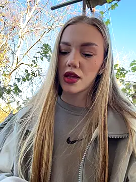 MilaMoone online show from November 2025 11:25:02 AM