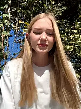 MilaMoone online show from September 2025 10:10:01 AM