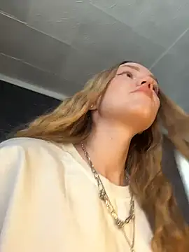 MilaMoone online show from March 2026 10:31:01 AM