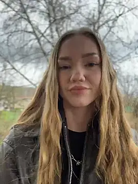 MilaMoone online show from April 2026 12:44:02 PM