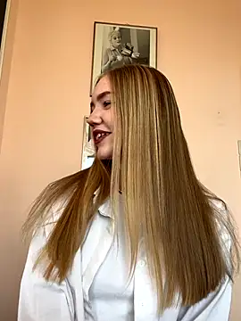 MilaMoone online show from September 2025 11:39:02 AM