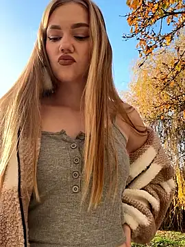 MilaMoone online show from November 2025 11:43:01 AM