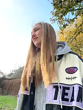 MilaMoone online show from November 2025 10:30:01 AM