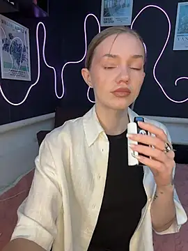 MilaMoone online show from February 2026 10:59:02 AM