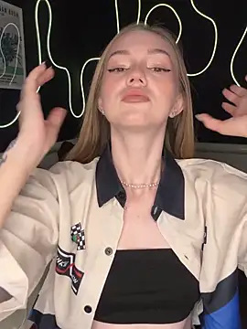 MilaMoone online show from December 2025 11:49:02 AM