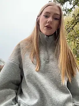 MilaMoone online show from November 2025 10:41:02 AM