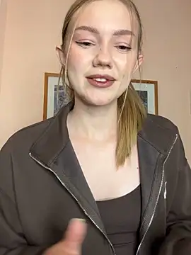 MilaMoone online show from December 2025 02:15:02 PM