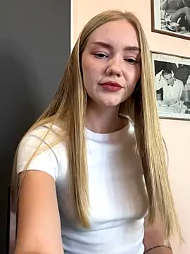 MilaMoone online show from September 2025 11:49:02 AM