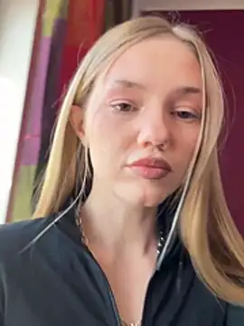 MilaMoone online show from February 2026 11:32:01 AM