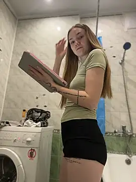 MilaMoone online show from April 2026 07:07:02 PM