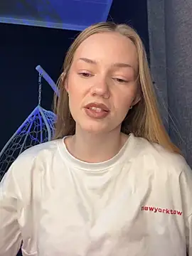 MilaMoone online show from February 2026 10:46:02 AM