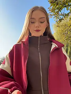 MilaMoone online show from November 2025 11:04:01 AM