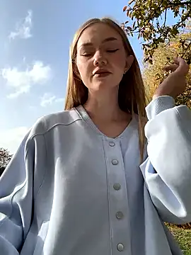 MilaMoone online show from November 2025 10:19:02 AM