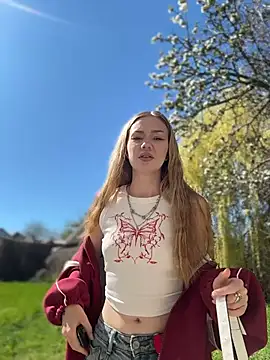 MilaMoone online show from April 2026 11:00:01 AM