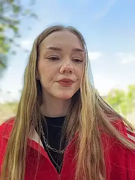 Snapshot of MilaMoone chatting on May 2026 11:24:01 AM MilaMoone online show from May 2026 11:24:01 AM