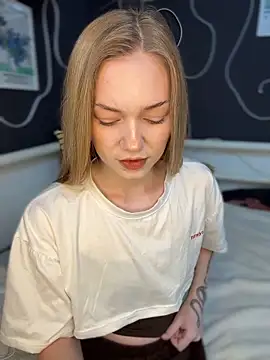 MilaMoone online show from June 2026 11:10:02 AM