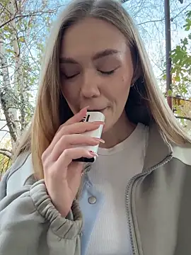 MilaMoone online show from October 2025 01:52:01 PM