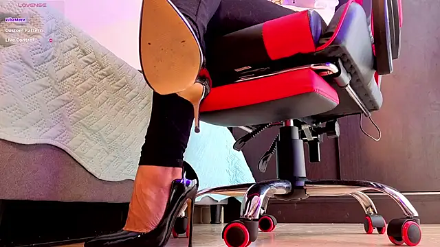 Snapshot of heylovelygirl chatting on February 2026 02:58:02 PM heylovelygirl online show from February 2026 02:58:02 PM