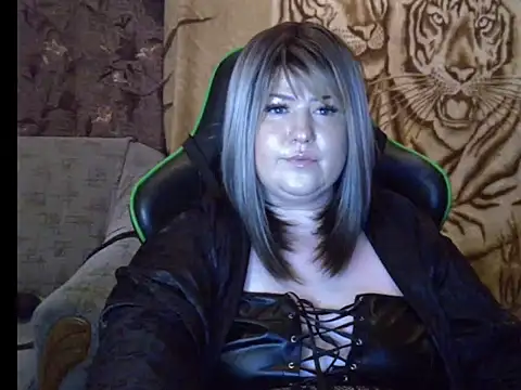 YuliiaSan online show from November 2025 04:18:02 PM