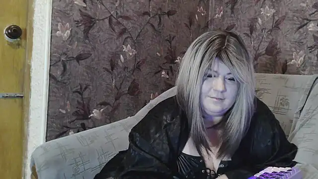 YuliiaSan online show from April 2026 05:52:01 PM