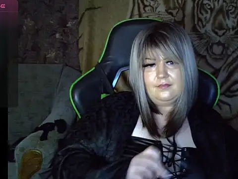 YuliiaSan online show from November 2025 07:12:01 AM