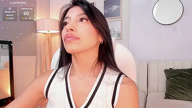 Tiffany Low online show from January 2026 03:26:02 PM