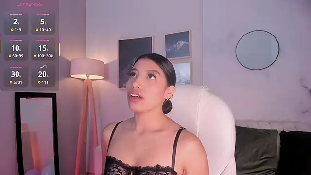 Snapshot of Tiffany_Low chatting on October 2025 01:41:02 PM Tiffany Low online show from October 2025 01:41:02 PM