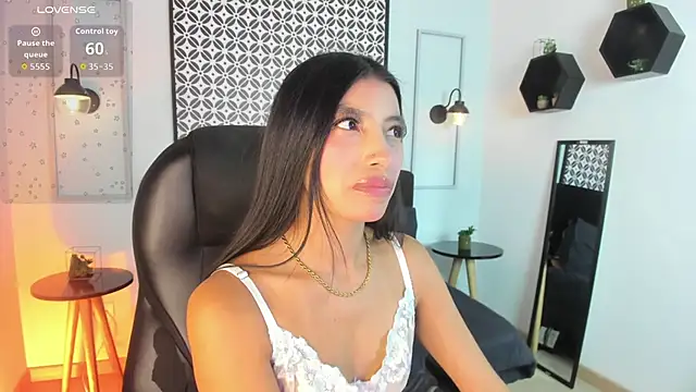 Tiffany Low online show from March 2026 02:54:02 PM