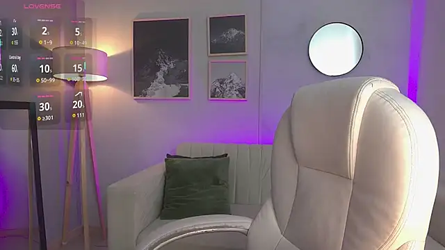 Snapshot of Tiffany_Low chatting on October 2025 01:54:02 PM Tiffany Low online show from October 2025 01:54:02 PM